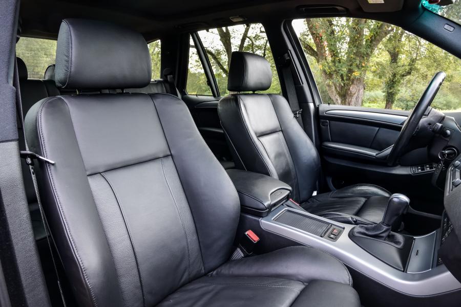 Интерьер BMW X5 4.8is 2004 года  (NA) (фото 54 из 73)